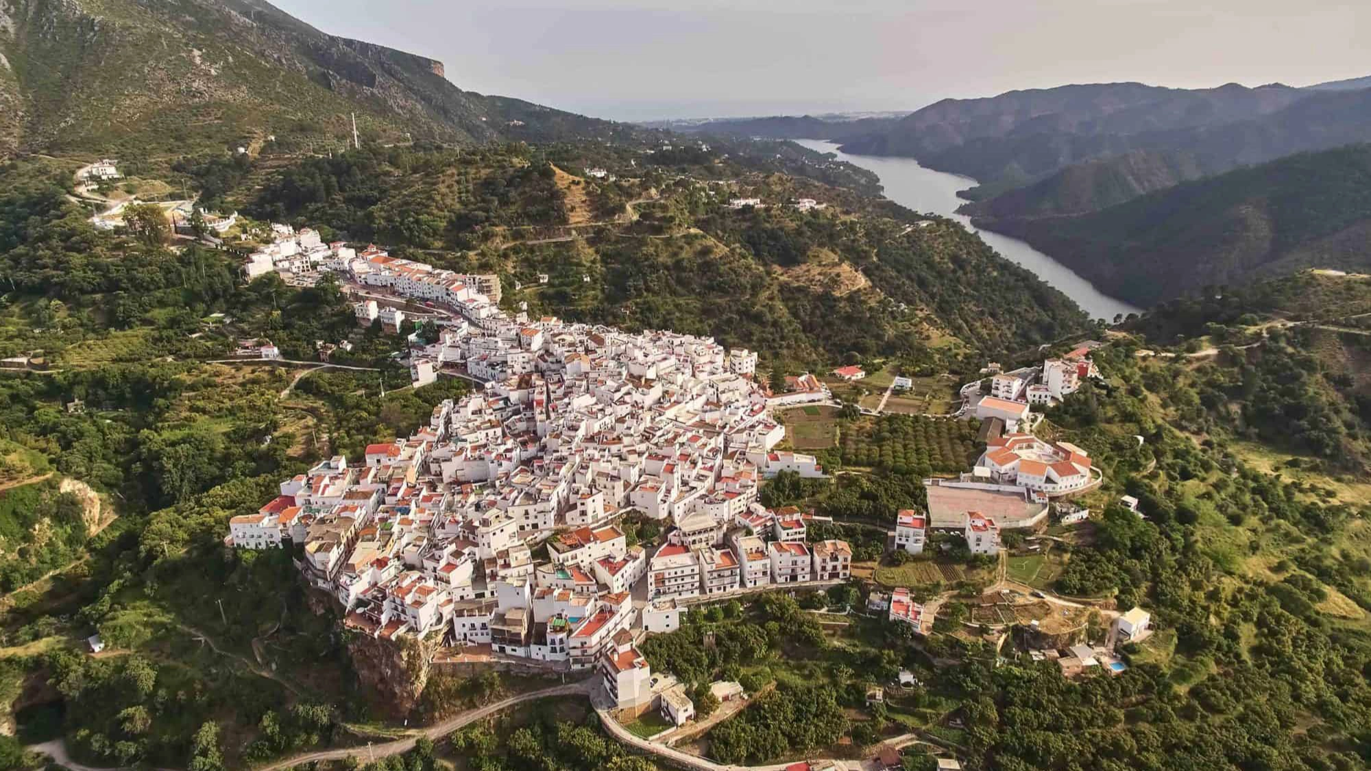 Istán is a tranquil retreat immersed in nature